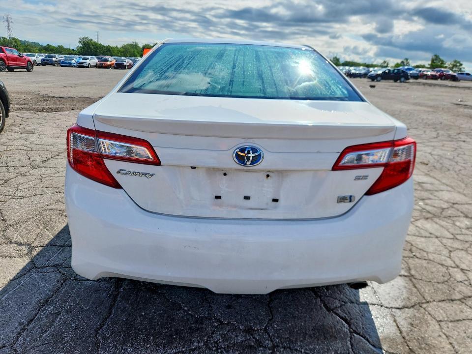 2014 Toyota Camry Hybrid se