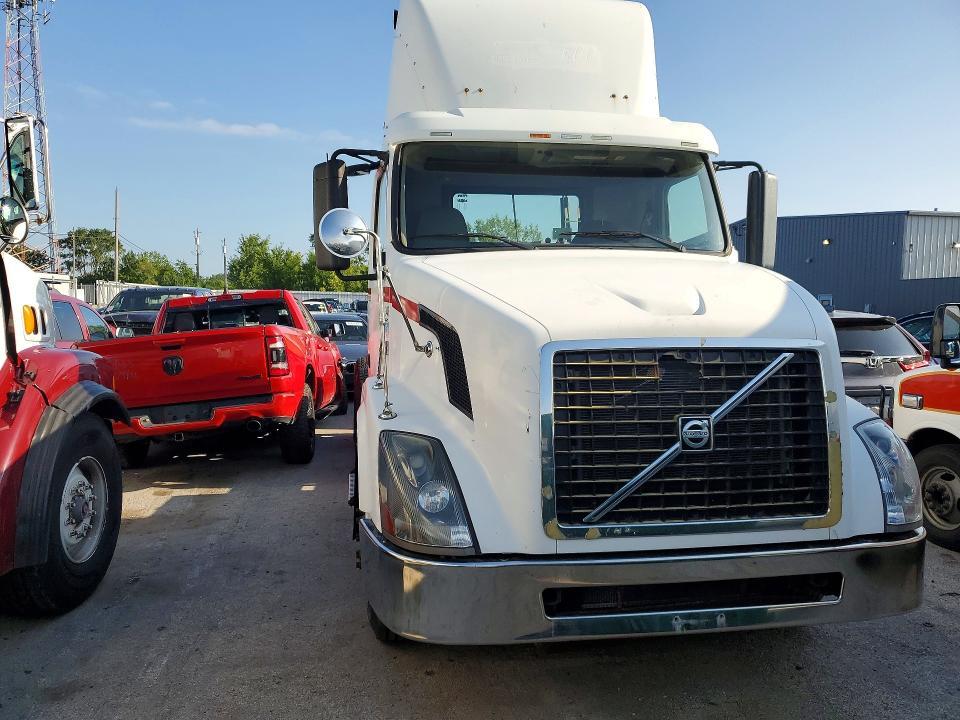 2009 Volvo VNL Semi Truck