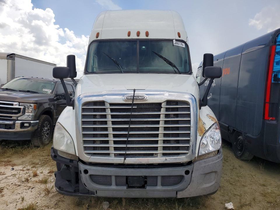 2015 Freightliner Cascadia Semi Truck