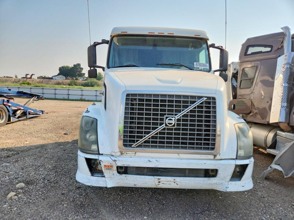 2004 Volvo VN VNL