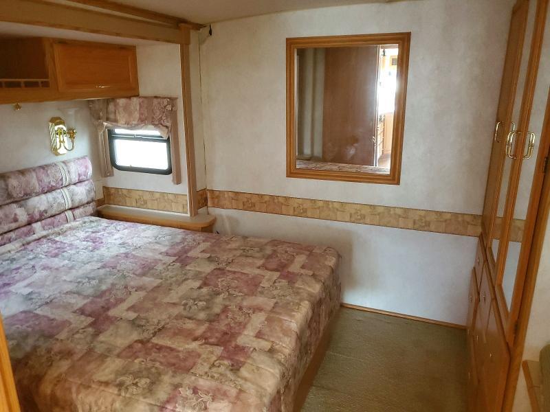 2003 Workhorse Custom Chassis Motorhome Chassis W22