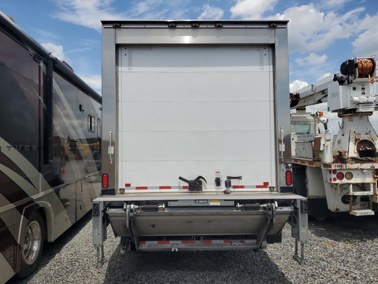 2023 Isuzu NRR Refrigerated BOX Truck