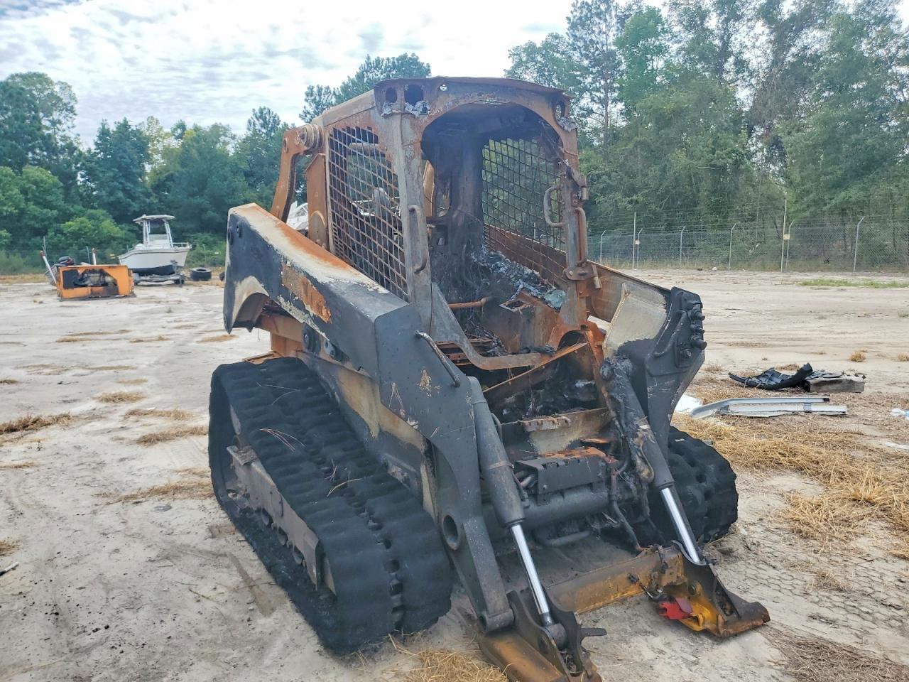 2022 John Deere 3300G