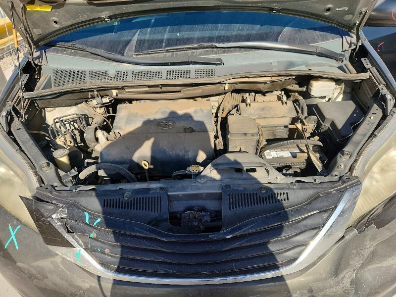 2013 Toyota Sienna le