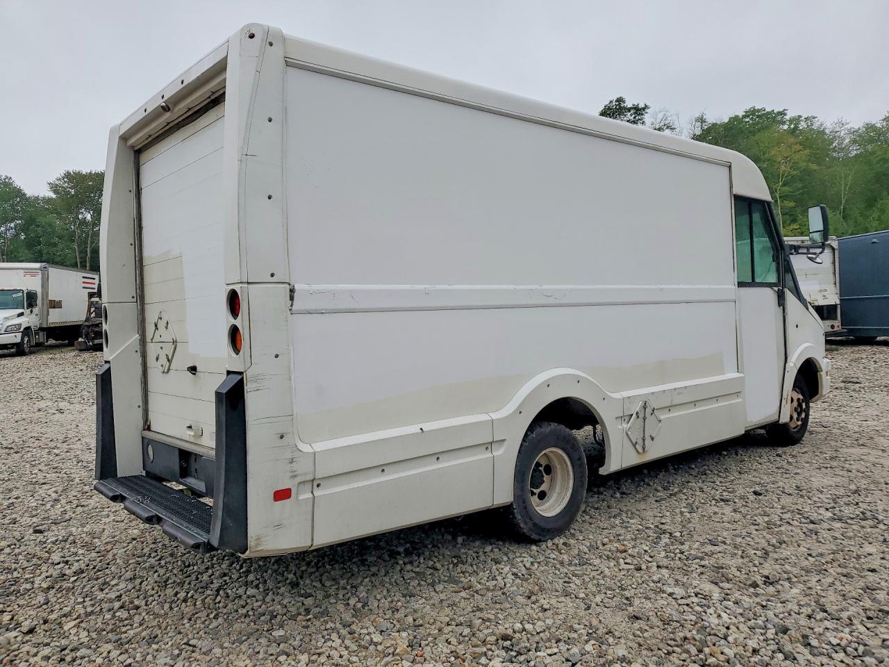 2013 Isuzu NPR Delivery Truck