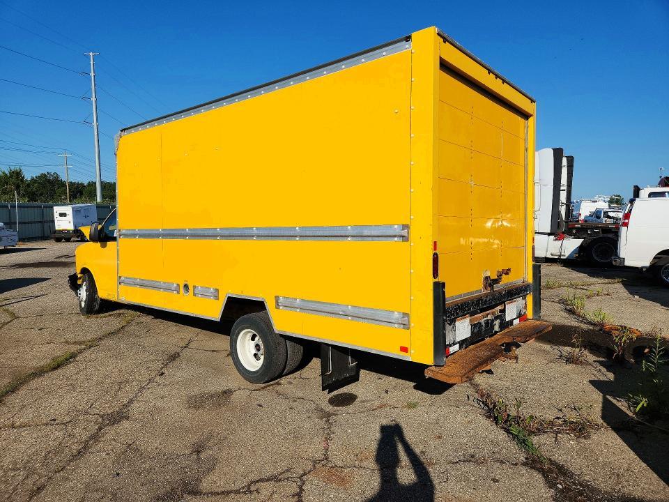 2017 GMC Savana BOX Truck