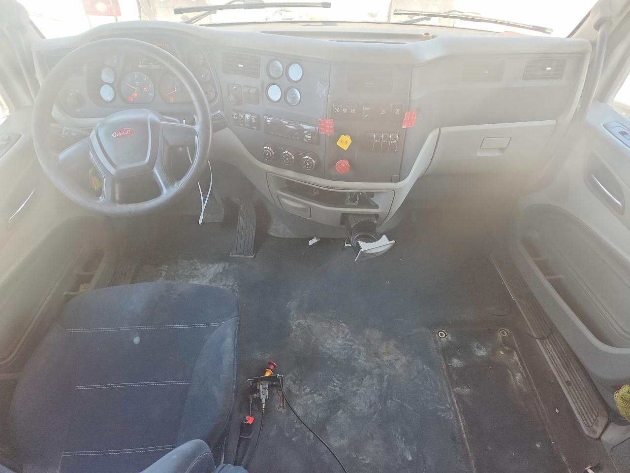 2020 Peterbilt 579 Semi Truck