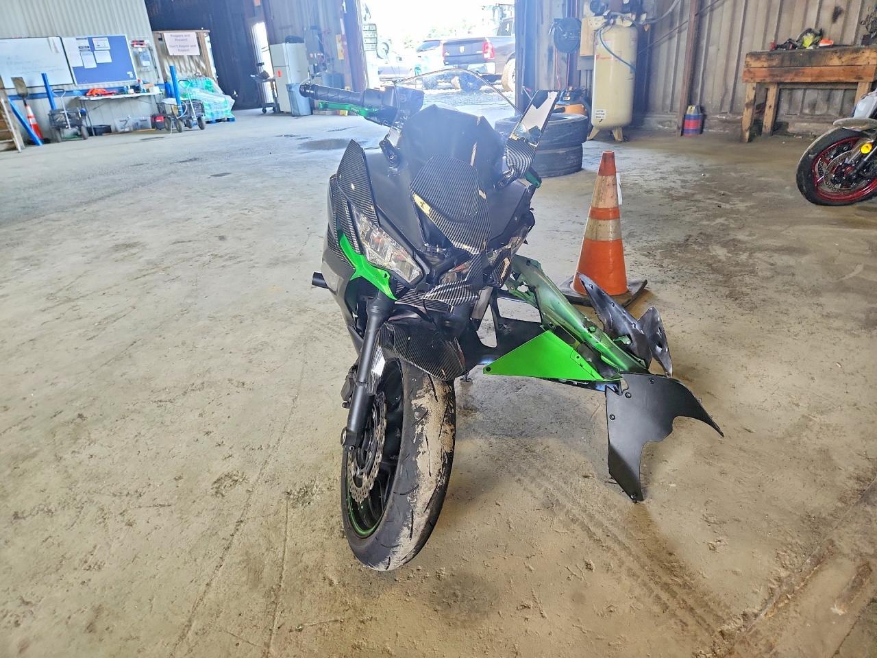 2025 Kawasaki EX650 R