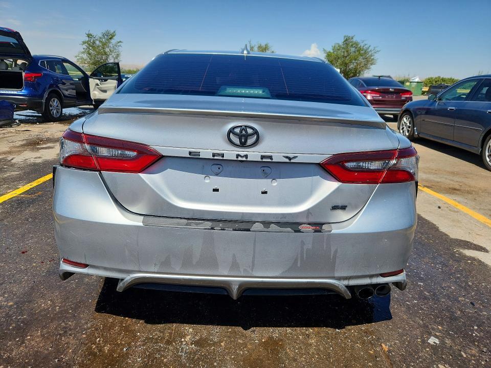 2021 Toyota Camry se