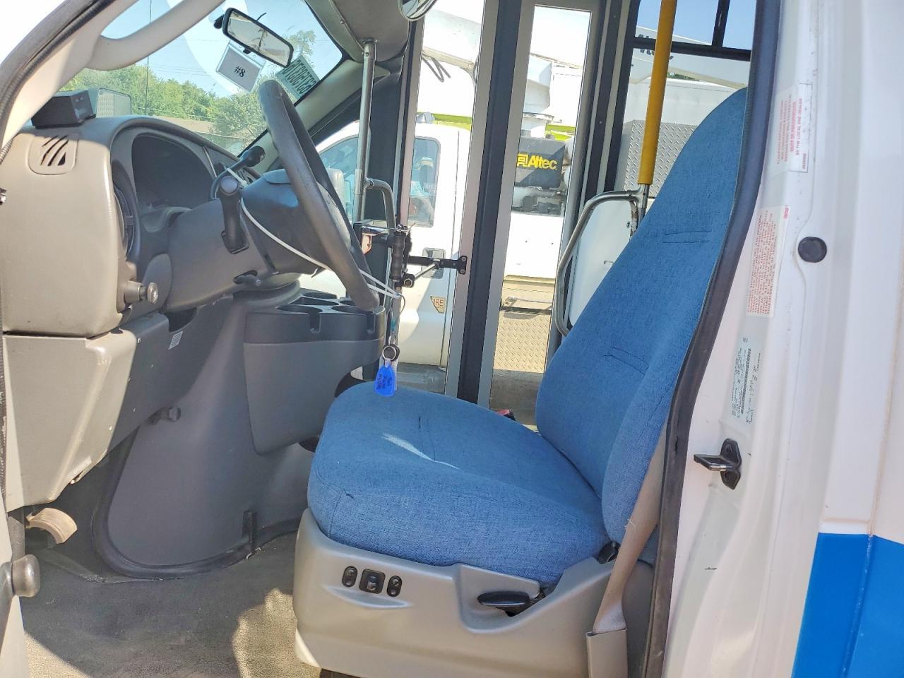 2007 Ford Econoline E350 Super Duty Cutaway Van