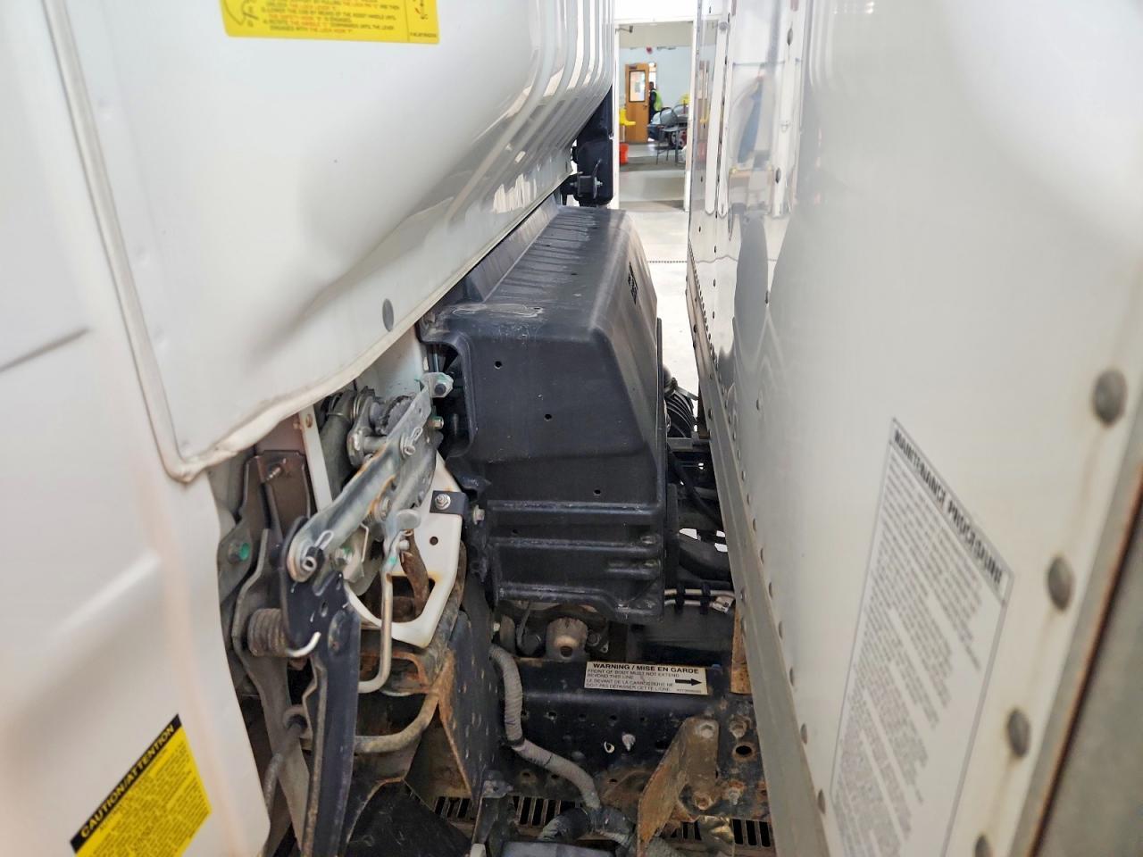 2018 Isuzu NPR HD BOX Truck