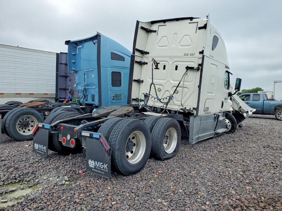 2018 Freightliner Cascadia 125 Semi Truck