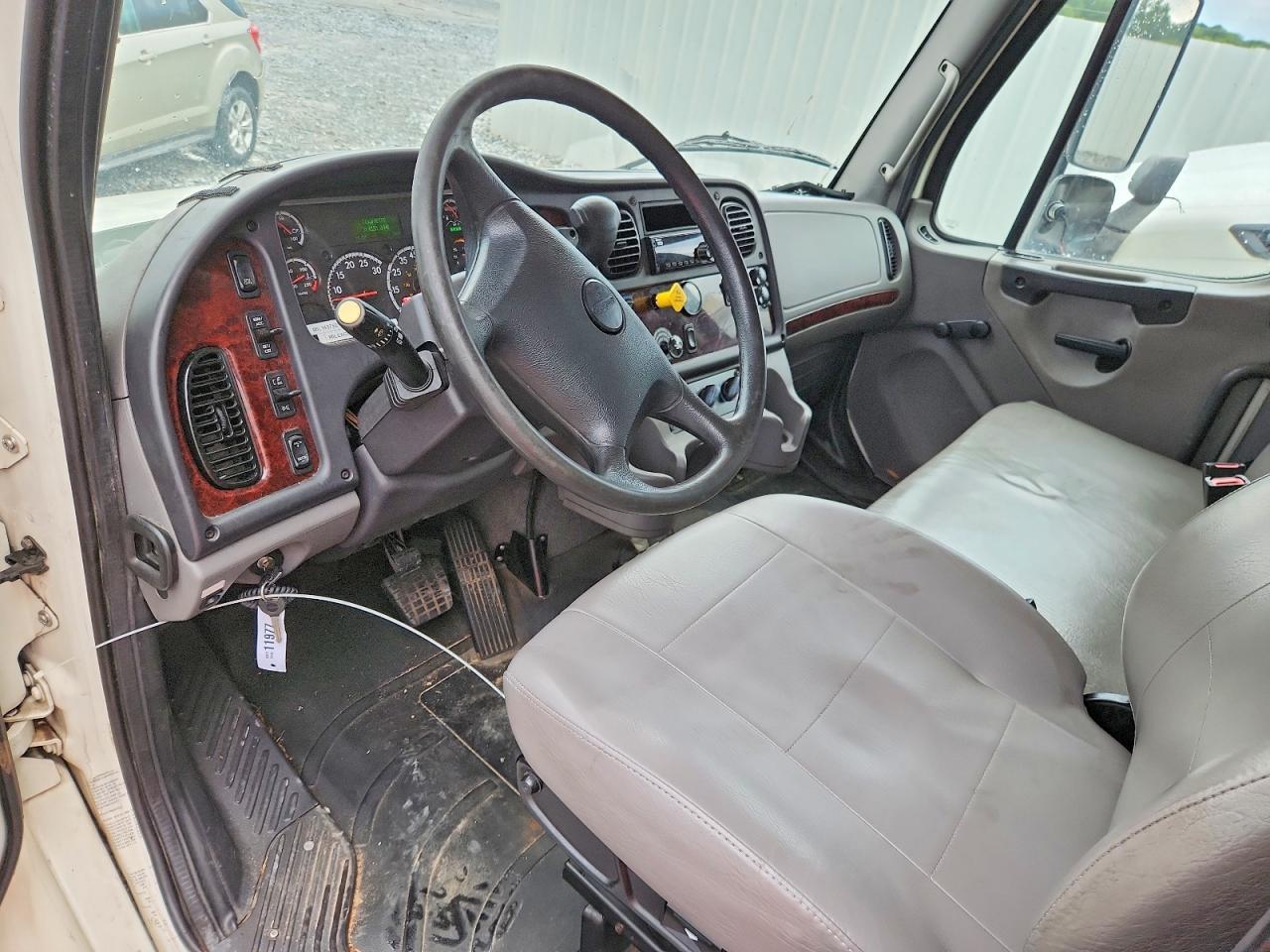 2020 Freightliner Business Class M2 BOX Truck
