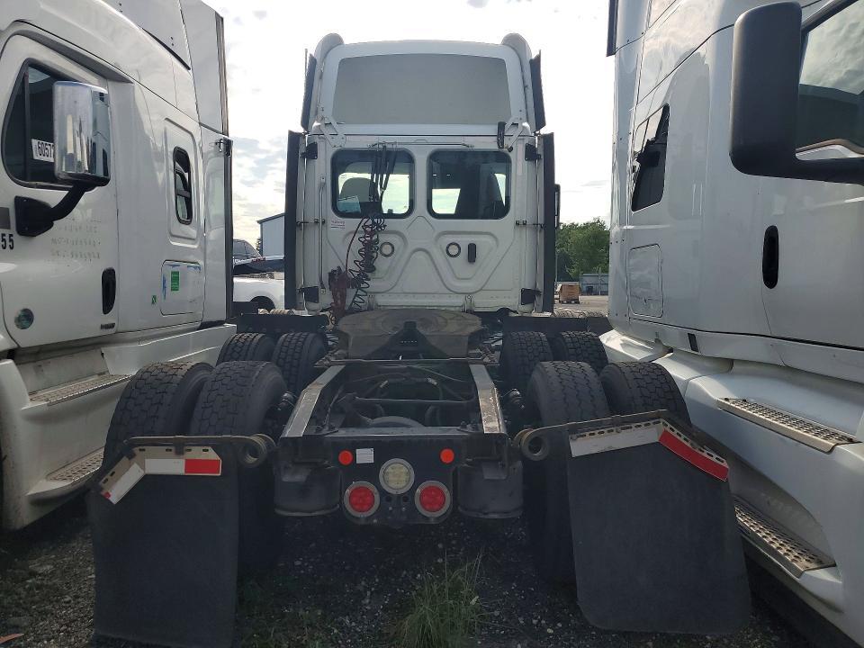 2020 Freightliner Cascadia 126 Semi Truck