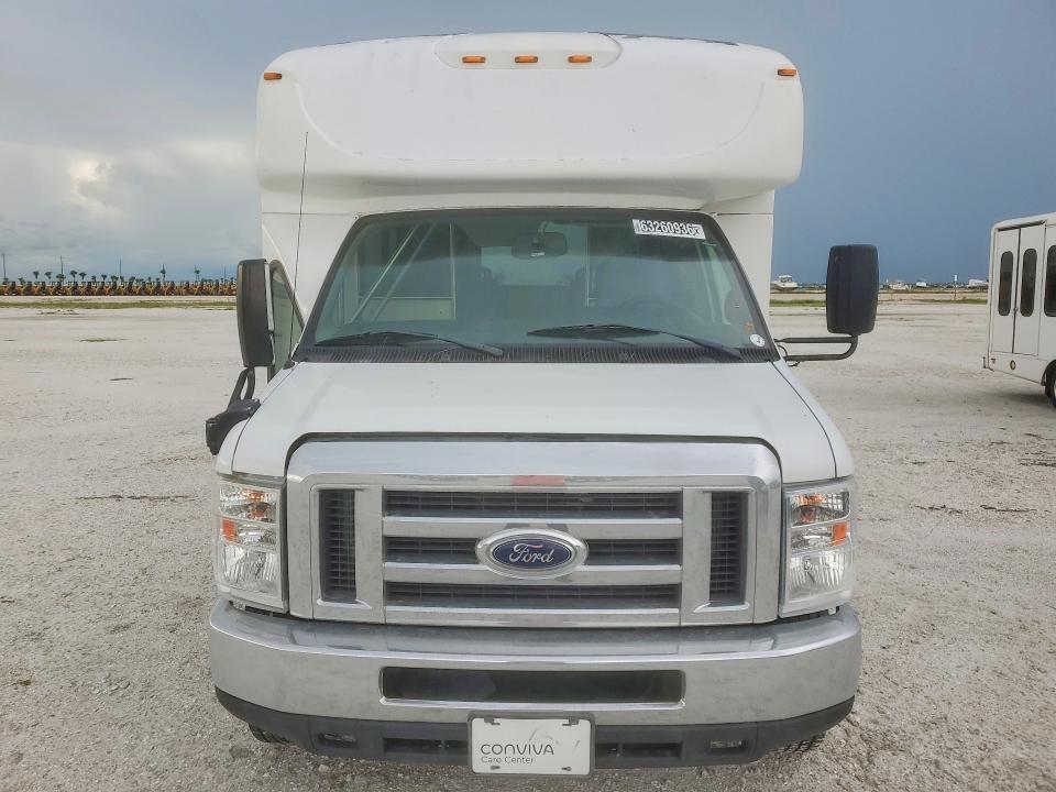 2021 Ford Econoline E350 Super Duty Cutaway Van
