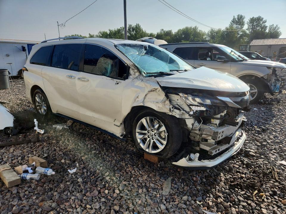 2021 Toyota Sienna Limited 7-passenger