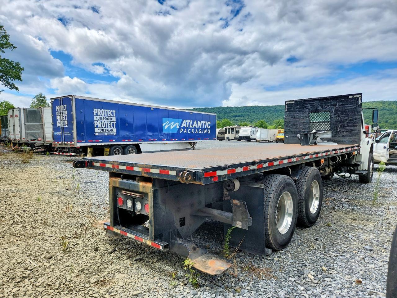 2020 Freightliner Business Class M2 Flatbed Truck