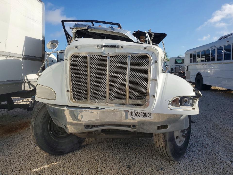 2018 Peterbilt 348