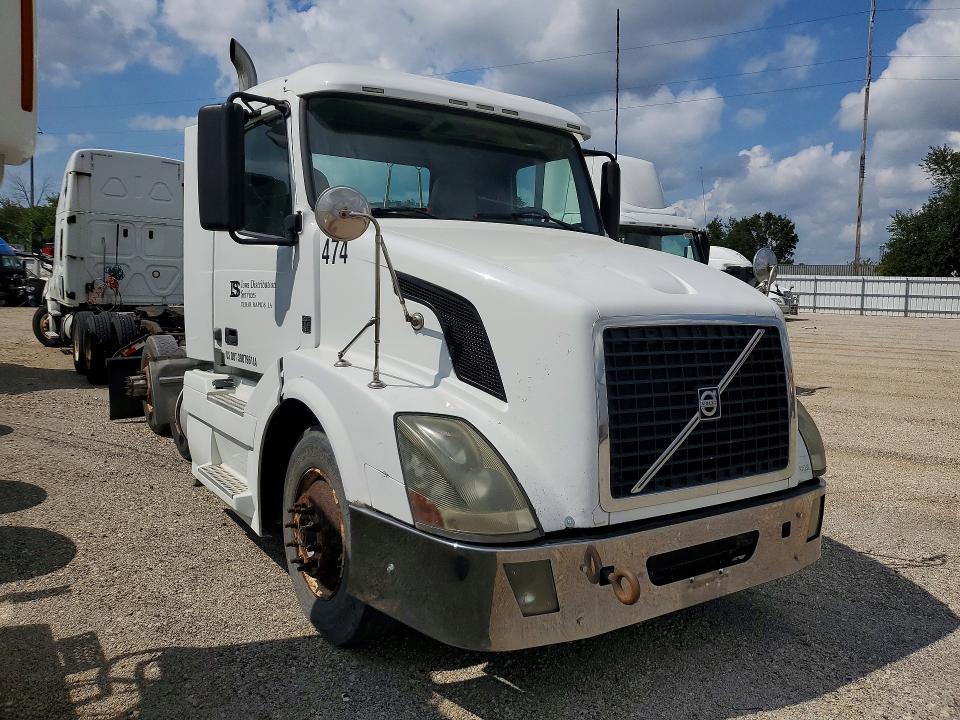 2012 Volvo VNL Semi Truck