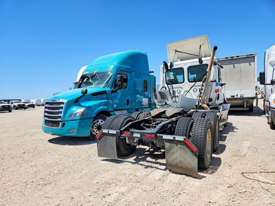 2021 Freightliner Cascadia 126 Semi Truck