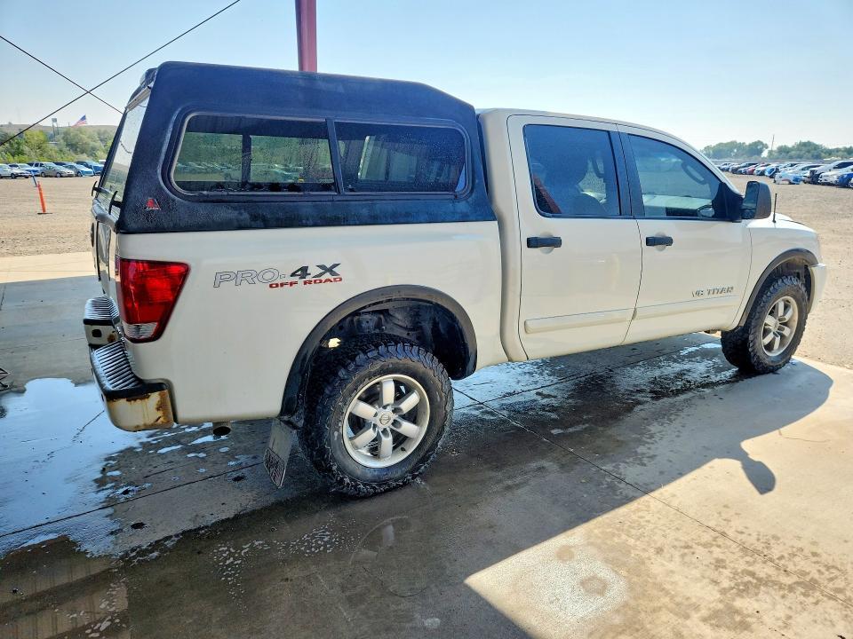 2011 Nissan Titan SV