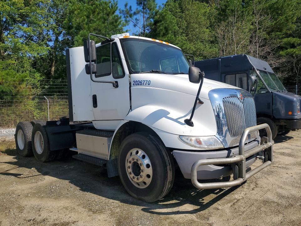 2016 International 8600 Semi Truck