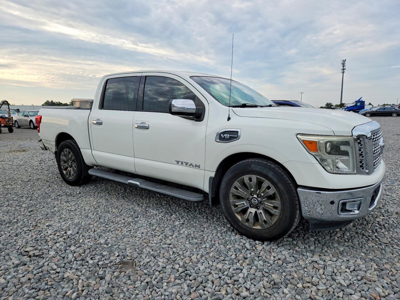 2017 Nissan Titan SL