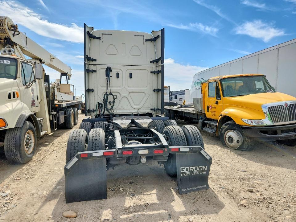 2018 Freightliner Cascadia 126 Semi Truck