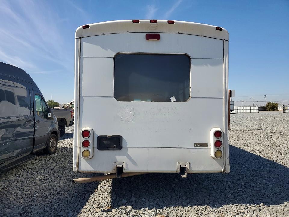 2007 Ford Econoline E450 Super Duty Cutaway Van