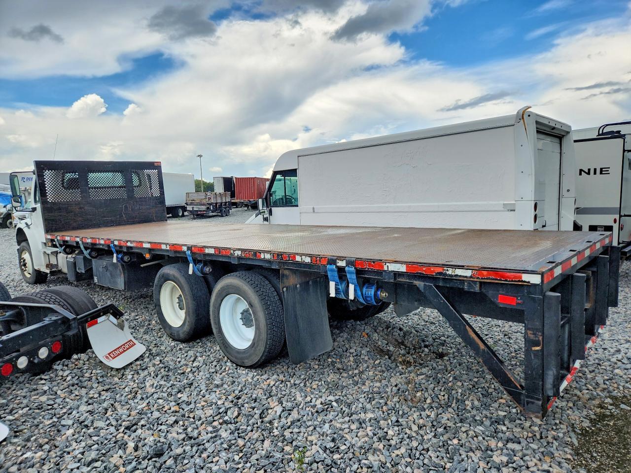 2019 Freightliner Business Class M2 Flatbed Truck