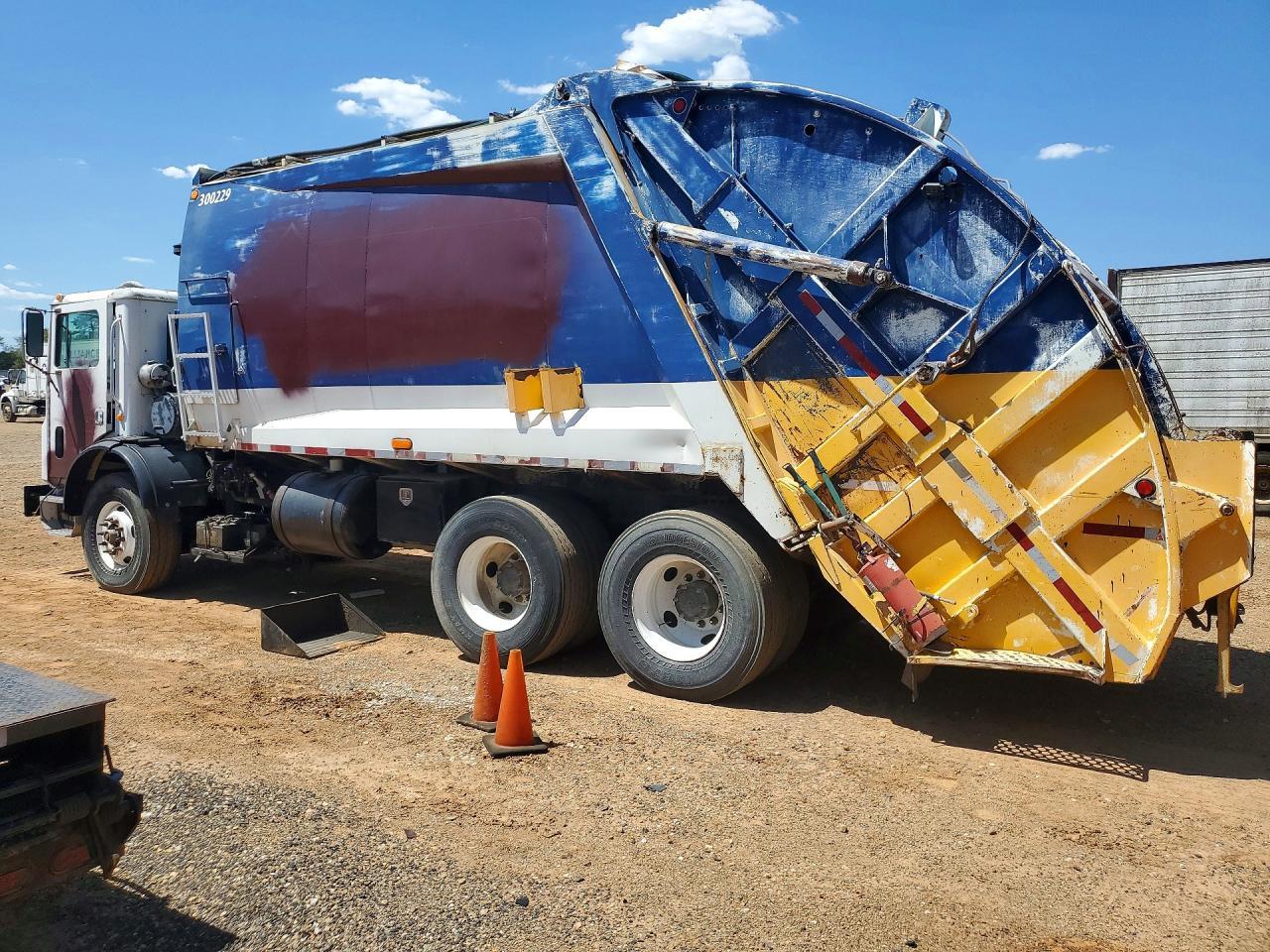 2003 Mack MR613 Refuse Truck