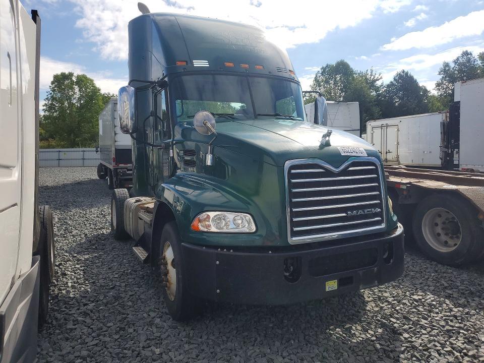 2017 Mack CXU612 Semi Truck