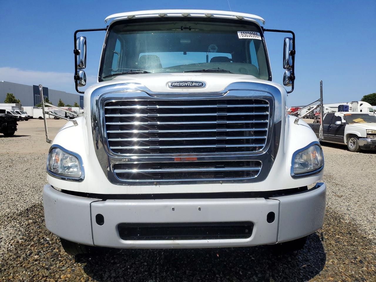 2019 Freightliner Business Class M2 Semi Truck