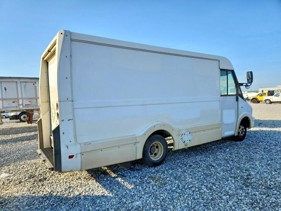 2018 Isuzu Reach Delivery Truck
