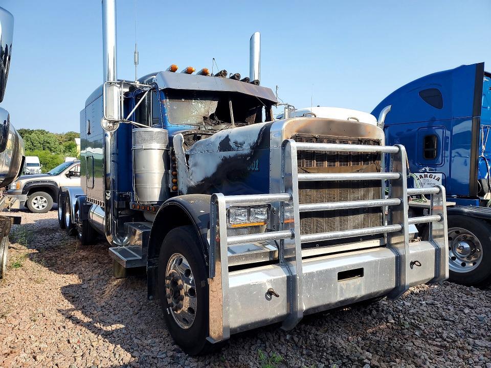 2001 Peterbilt 379