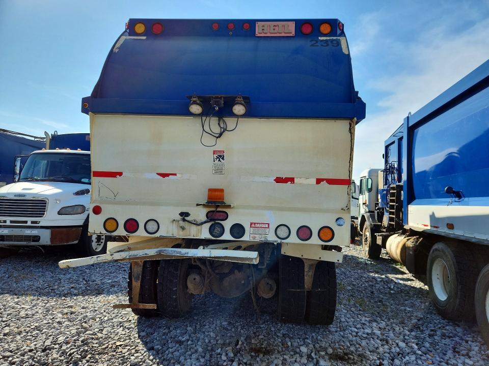 2016 Peterbilt 320