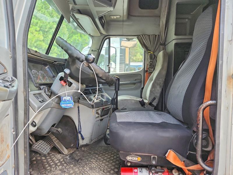 2007 Freightliner Columbia 120 Semi Truck