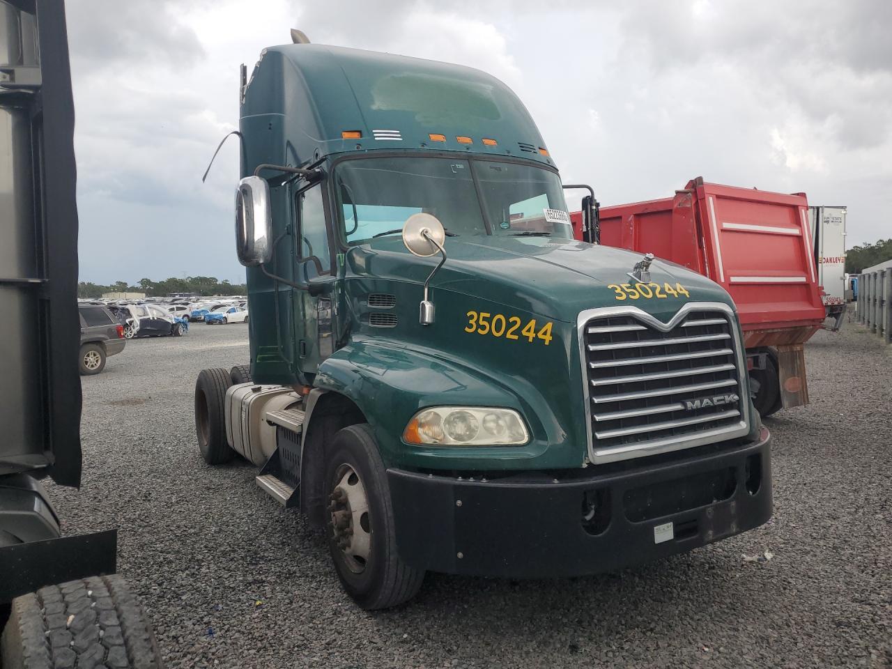 2016 Mack CXU612 Semi Truck