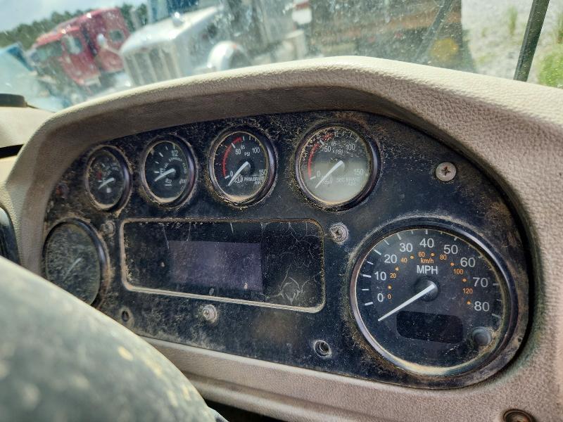 2016 Peterbilt 320