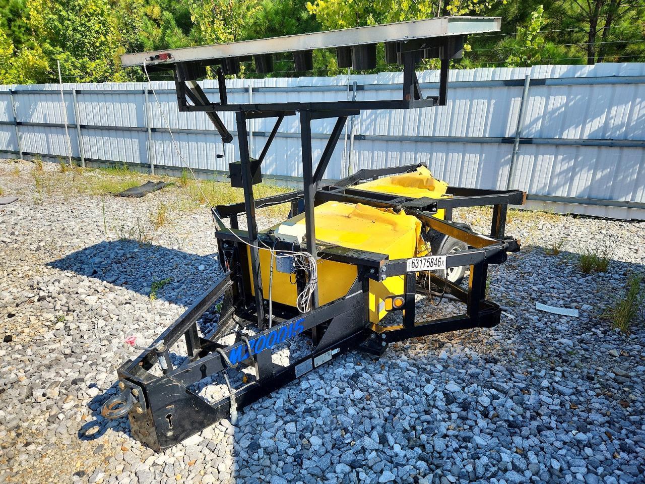 2006 Attenuator 2006 Trinity Message Board Trailer