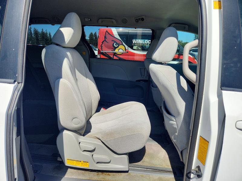 2011 Toyota Sienna le
