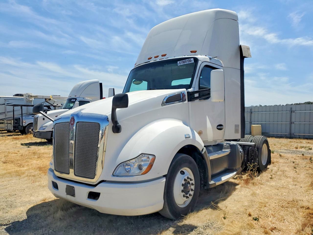 2017 Kenworth T680 Semi Truck