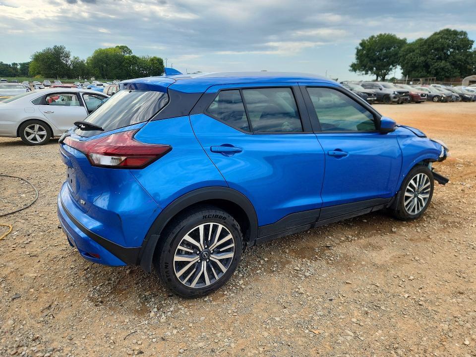 2024 Nissan Kicks sv