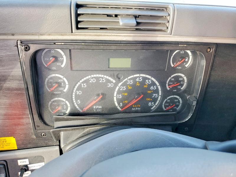2003 Freightliner Columbia 120 Refrigerated BOX Truck
