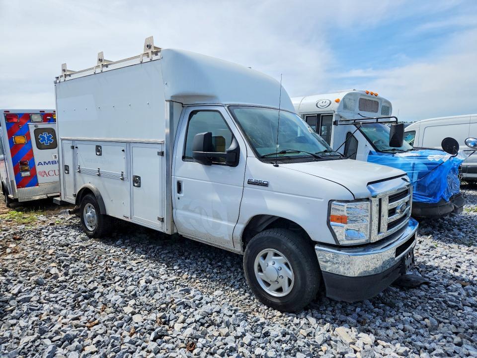 2022 Ford Econoline E350 Super Duty Cutaway Van