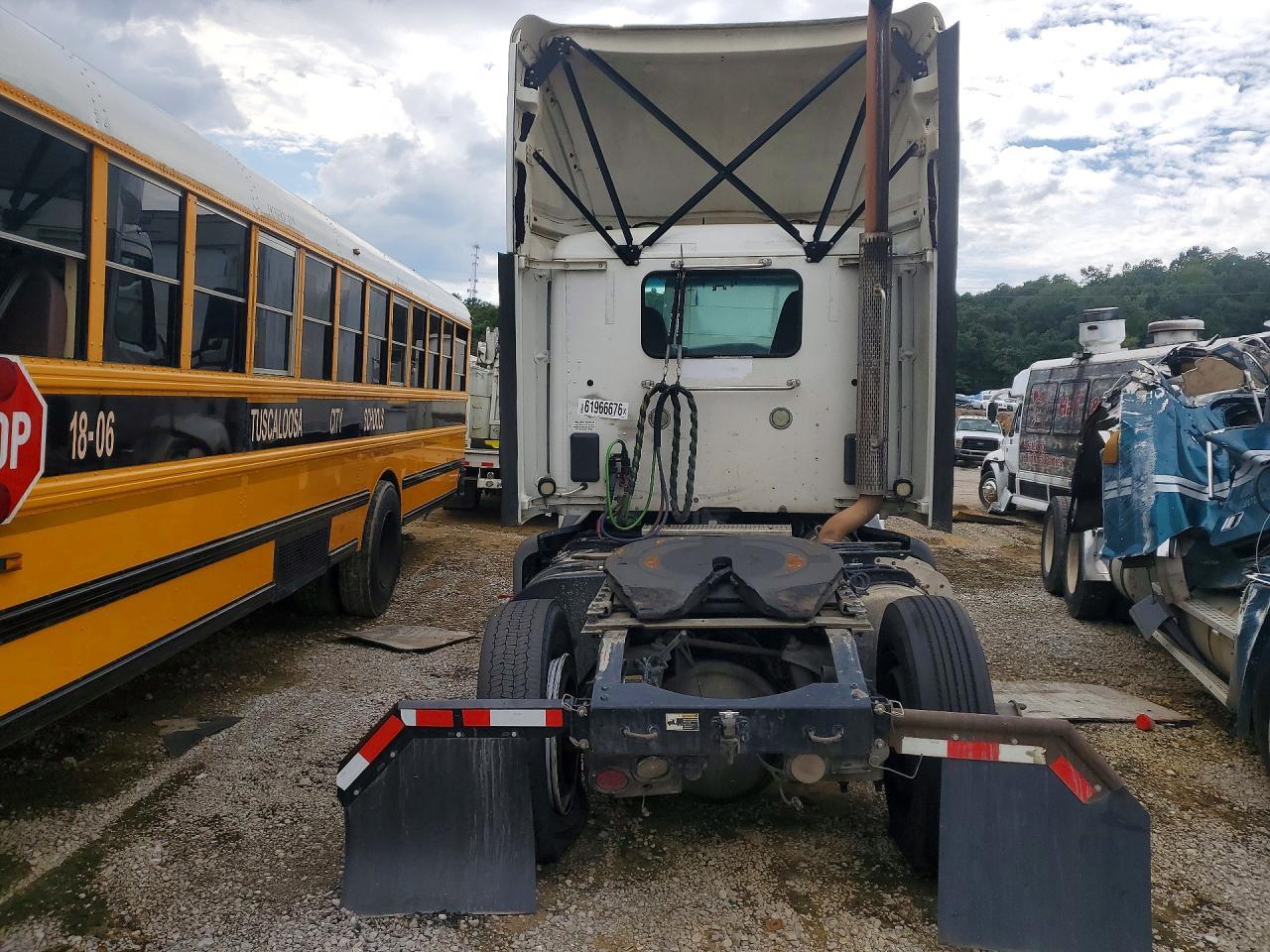 2017 Peterbilt 579 Semi Truck