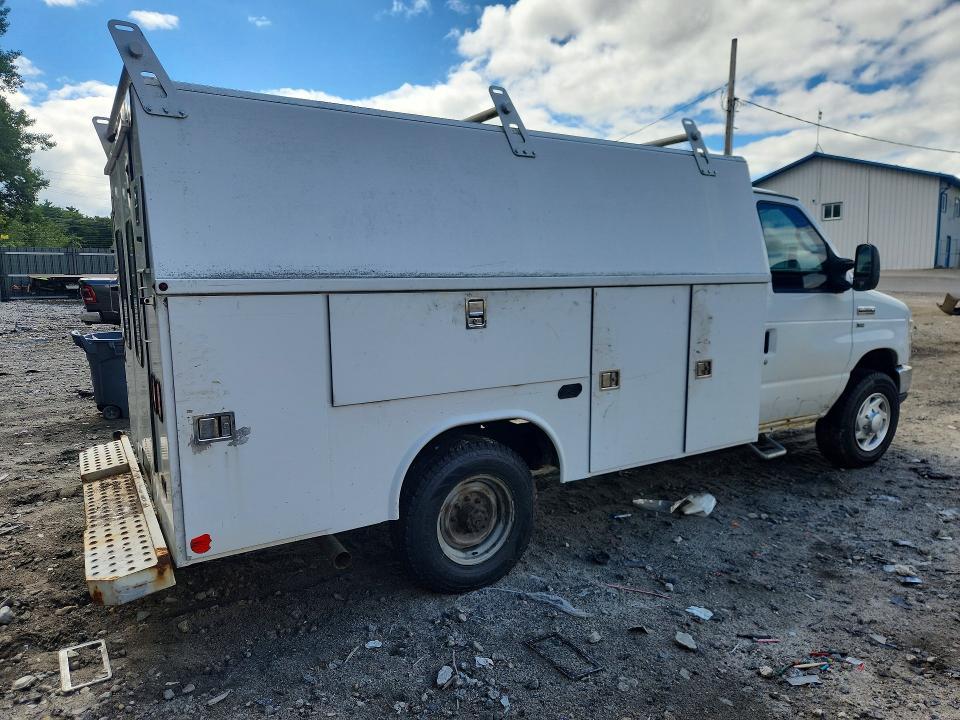 2012 Ford Econoline E350 Super Duty Cutaway Van