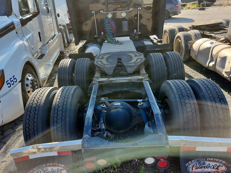 2016 Peterbilt 579 Semi Truck