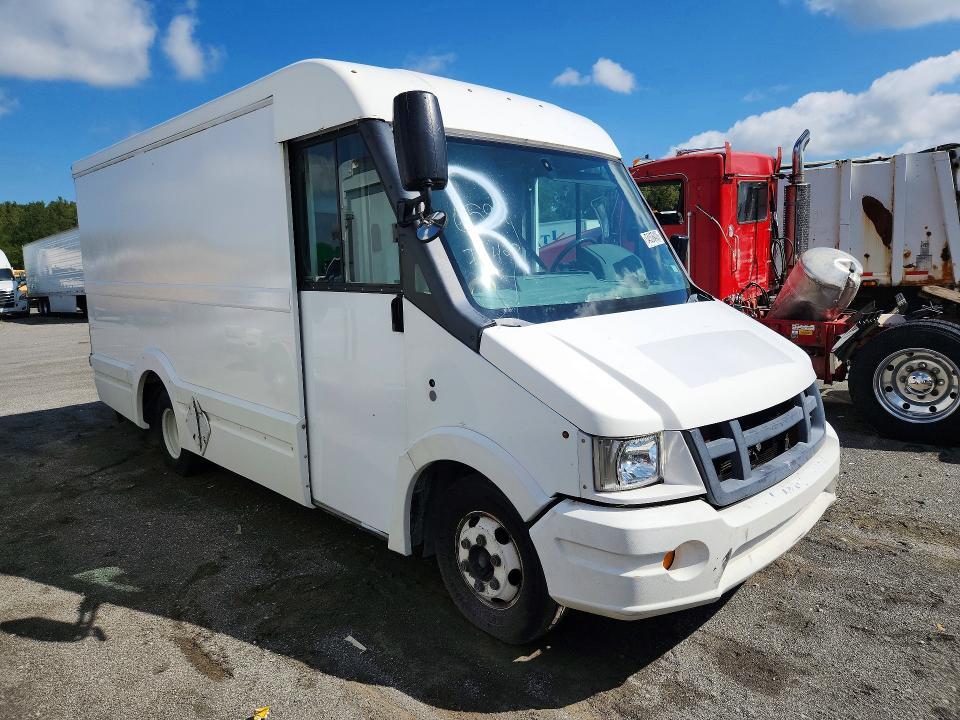 2016 Isuzu Reach Delivery Truck