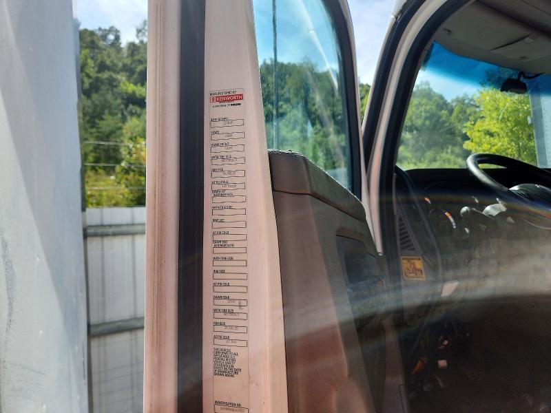 2016 Kenworth T680 Semi Truck